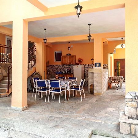 Apartments Vitic Сутоморе Екстериор снимка