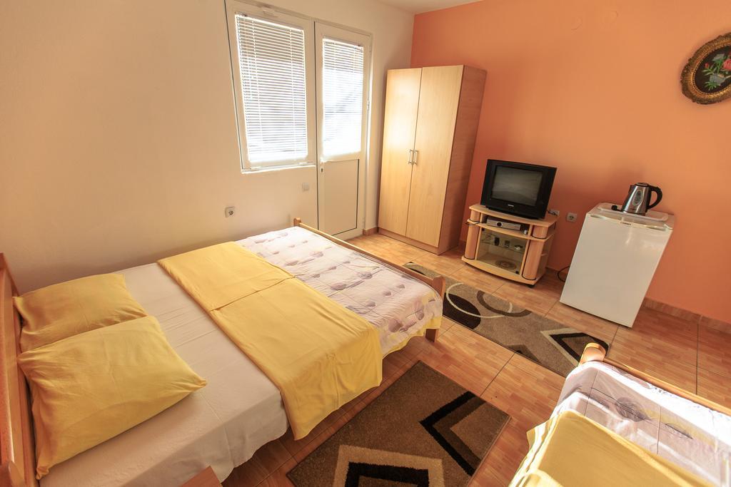 Apartments Vitic Сутоморе Стая снимка