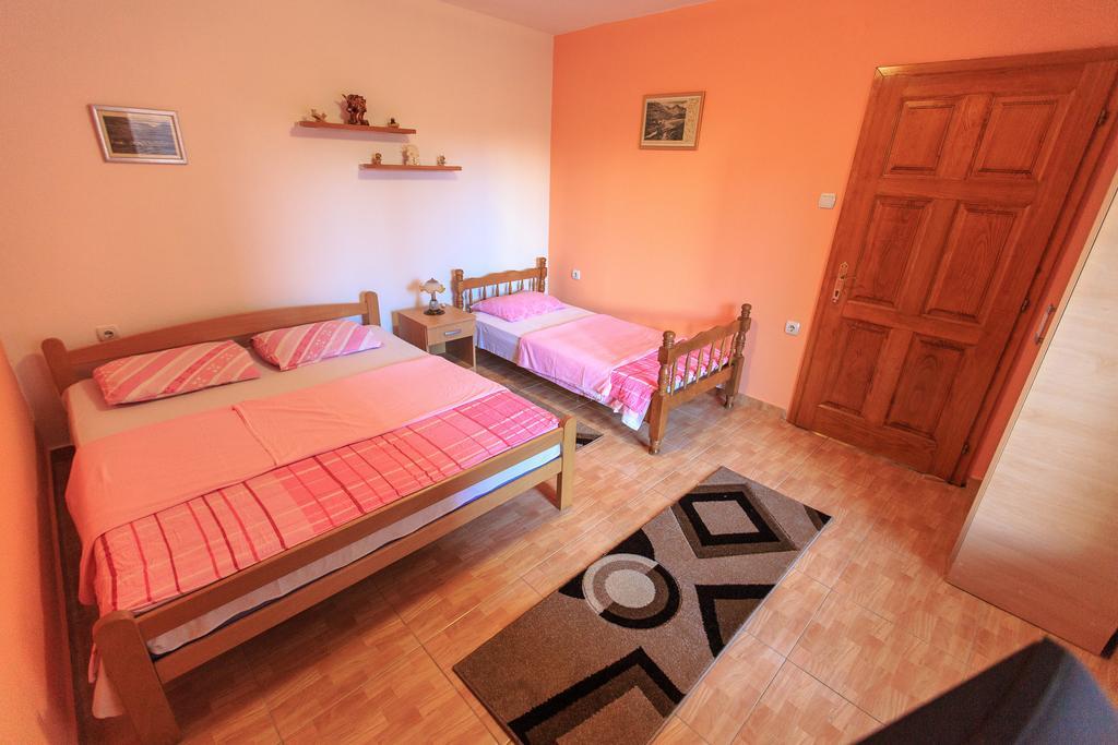 Apartments Vitic Сутоморе Стая снимка