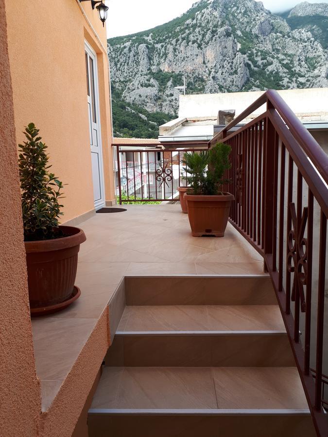 Apartments Vitic Сутоморе Екстериор снимка