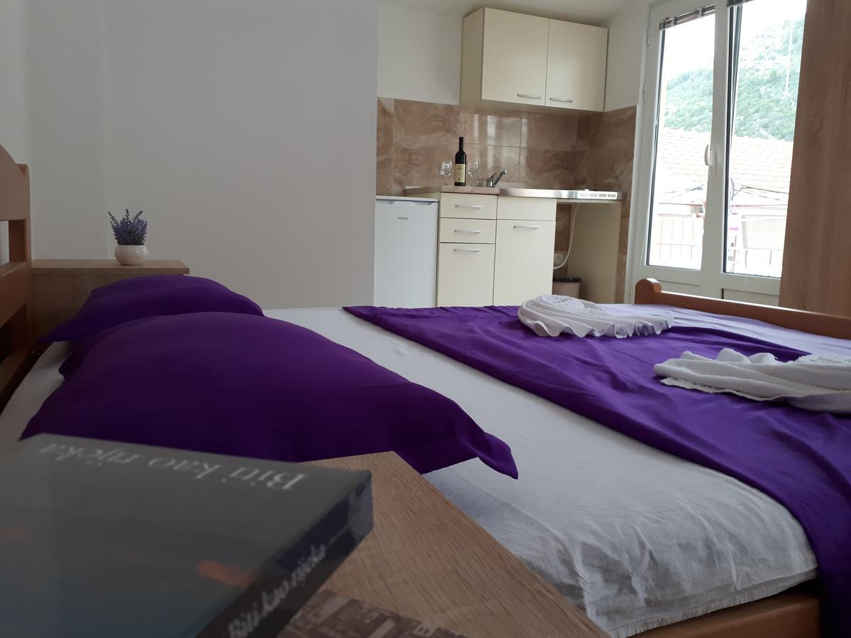 Apartments Vitic Сутоморе Екстериор снимка