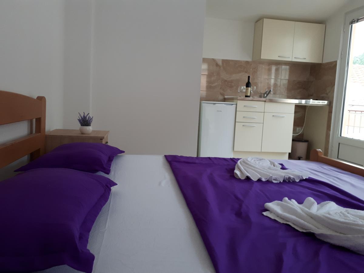 Apartments Vitic Сутоморе Екстериор снимка