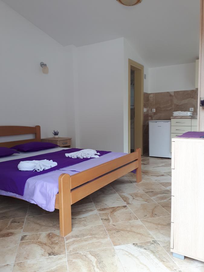 Apartments Vitic Сутоморе Екстериор снимка