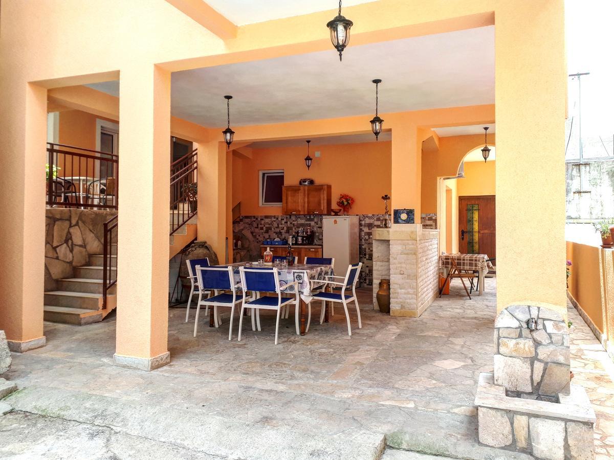 Apartments Vitic Сутоморе Екстериор снимка