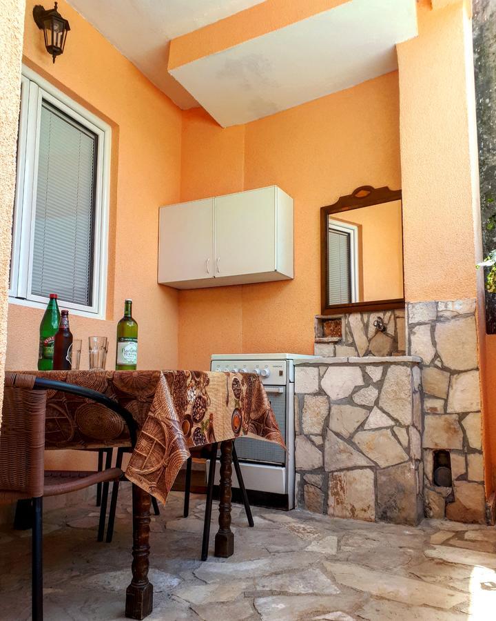 Apartments Vitic Сутоморе Екстериор снимка